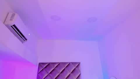 Snapshot of malaia_hills chatting on December 14, 7:25 pm Call Me Mala online show from December 14, 7:25 pm