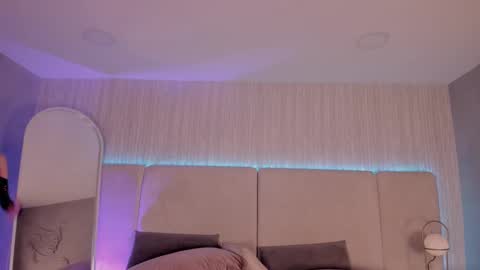Snapshot of malena_angel_ chatting on October 6, 9:19 pm Malena Angel online show from October 6, 9:19 pm