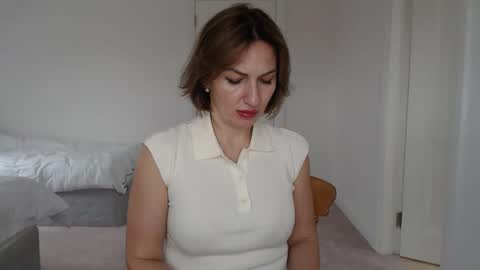 mallinia online show from February 11, 3:40 pm