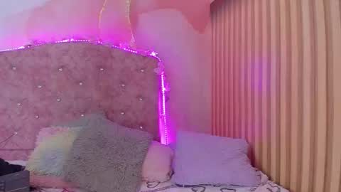 malory__jones online show from December 4, 6:52 pm