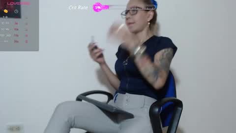 Snapshot of malory_golosa chatting on December 17, 2:23 am Malory online show from December 17, 2:23 am