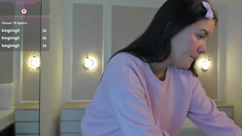 Snapshot of malu_03x chatting on October 18, 2:47 am M A L U online show from October 18, 2:47 am