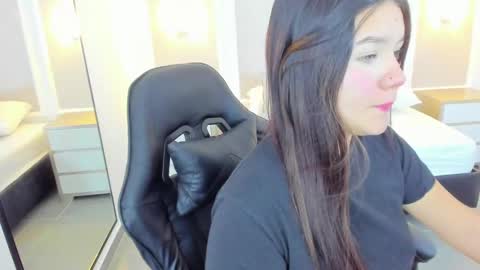Snapshot of malu_03x chatting on October 1, 3:00 am M A L U online show from October 1, 3:00 am