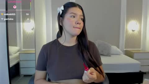 Snapshot of malu_03x chatting on October 19, 2:57 am M A L U online show from October 19, 2:57 am