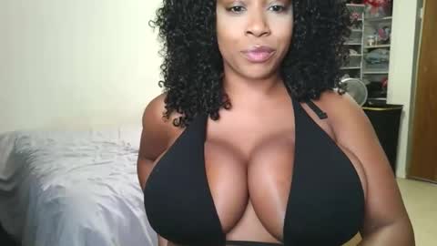 mama_de_la_mama online show from December 1, 8:00 pm