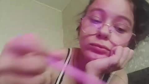 Mia online show from August 5, 7:04 am
