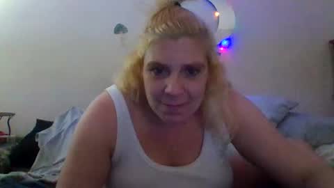 Snapshot of mandilube39 chatting on January 27, 4:09 am mindy22 online show from January 27, 4:09 am