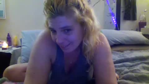 Snapshot of mandilube39 chatting on February 15, 7:16 am mindy22 online show from February 15, 7:16 am