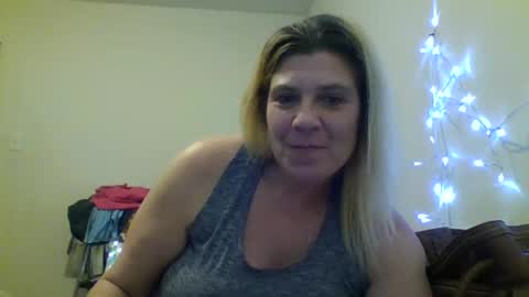 Snapshot of mandilube39 chatting on December 25, 11:53 pm mindy22 online show from December 25, 11:53 pm