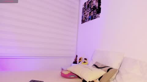   online show from February 7, 8:24 pm