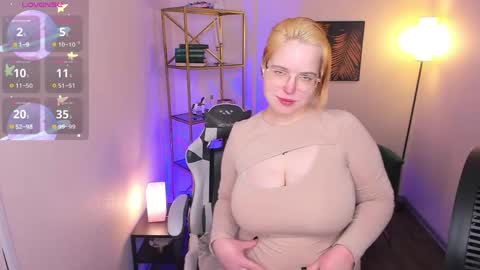 manic_pixie_ online show from April 15, 5:41 am