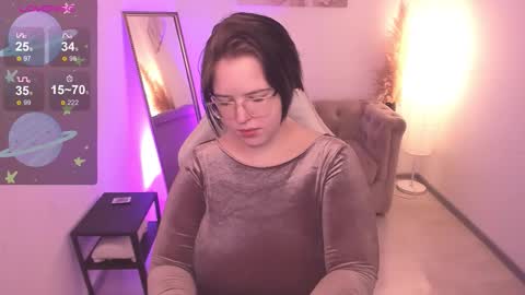 manic_pixie_ online show from March 14, 4:08 pm