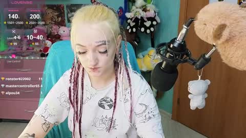 Manuela online show from December 19, 8:44 pm