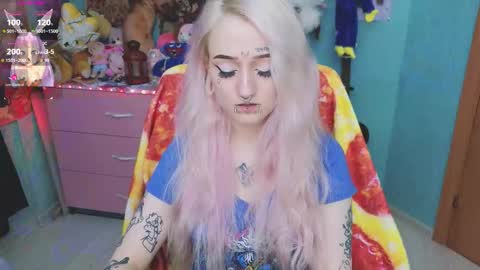 Manuela online show from November 4, 8:03 pm