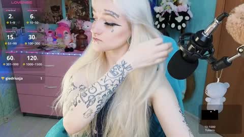 Manuela online show from December 12, 8:21 pm