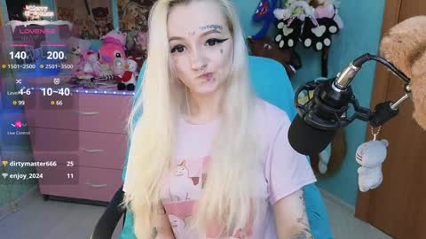 Manuela online show from December 10, 9:11 pm