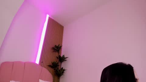 Mara online show from April 16, 8:30 pm