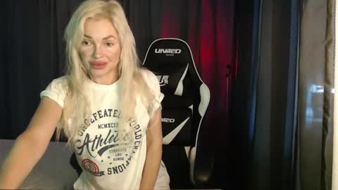 Snapshot of margoo_77 chatting on October 12, 4:37 am Margoo online show from October 12, 4:37 am
