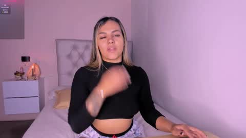 Mariana Roe online show from March 3, 5:15 pm