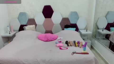 Snapshot of marianabbw_ chatting on December 15, 4:48 pm mariana online show from December 15, 4:48 pm