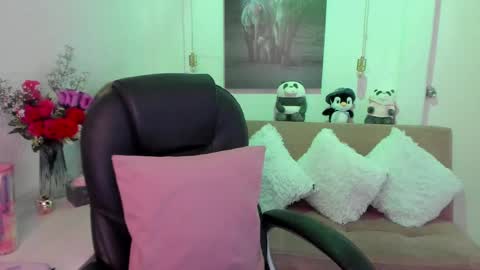 Snapshot of marianalopez81 chatting on February 22, 10:48 pm Mariana Lopez online show from February 22, 10:48 pm