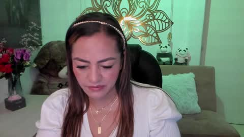 Snapshot of marianalopez81 chatting on February 6, 11:58 pm Mariana Lopez online show from February 6, 11:58 pm