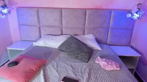 marianasteele  online show from December 22, 11:41 pm