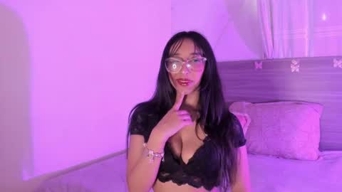 Luna Dulk online show from February 7, 9:40 pm