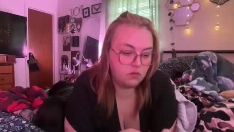 maroon_moon online show from April 22, 11:13 pm