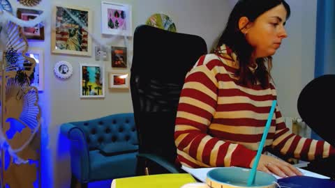 martaedams online show from November 5, 7:13 am