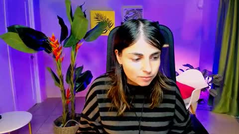 martaedams online show from November 18, 6:14 am