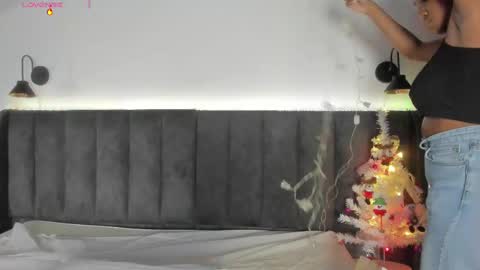 Laura online show from November 23, 7:59 pm