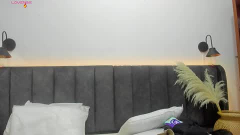 Laura online show from October 12, 7:49 pm