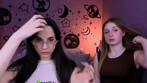 Mary online show from April 18, 7:51 pm