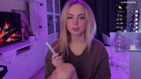 Snapshot of mary_romance chatting on October 13, 8:55 pm Mary online show from October 13, 8:55 pm