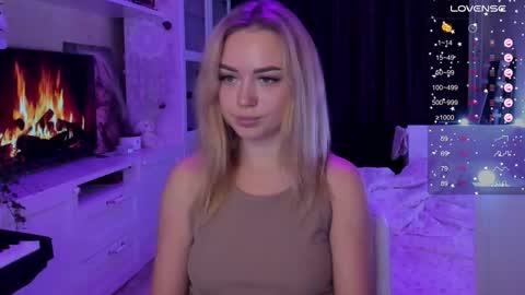 Snapshot of mary_romance chatting on October 11, 8:33 pm Mary online show from October 11, 8:33 pm