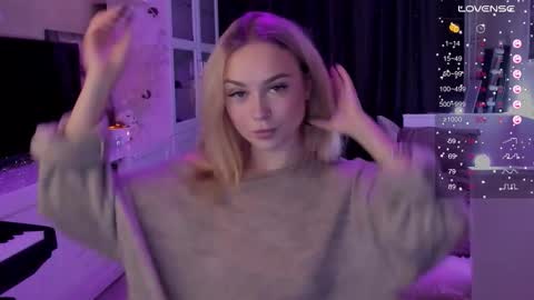 Snapshot of mary_romance chatting on September 28, 7:19 pm Mary online show from September 28, 7:19 pm