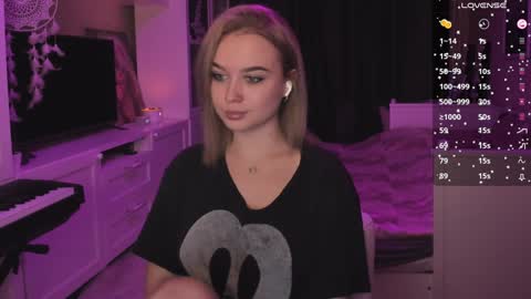 Snapshot of mary_romance chatting on December 12, 3:59 pm Mary online show from December 12, 3:59 pm