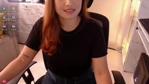 Angela online show from December 14, 3:15 pm