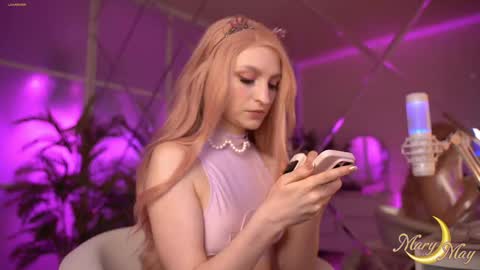Snapshot of marylunamay chatting on January 24, 10:08 pm Mary online show from January 24, 10:08 pm