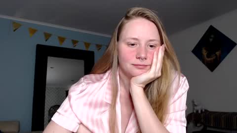 Mary online show from April 17, 9:50 pm