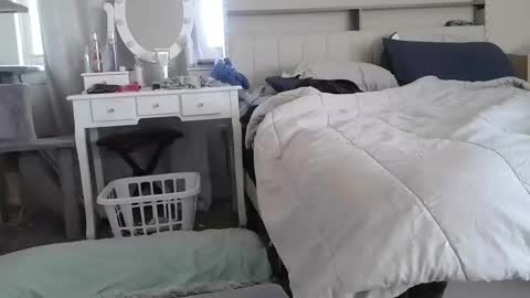 alex online show from April 4, 8:40 pm