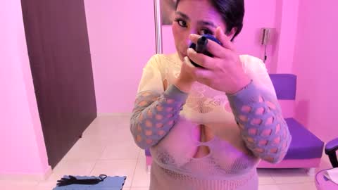 Snapshot of mature__bitch chatting on December 3, 12:16 pm call me samantha online show from December 3, 12:16 pm