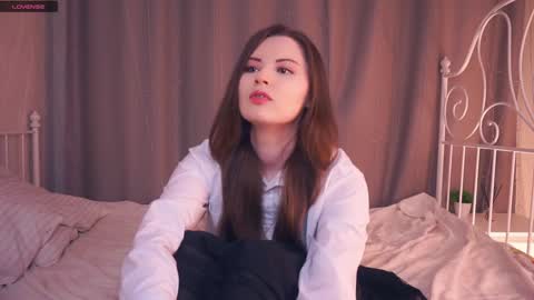 Lily online show from February 2, 4:00 pm