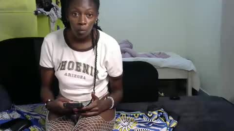Snapshot of maxxinepetite chatting on January 20, 11:43 pm maxxinepetite online show from January 20, 11:43 pm