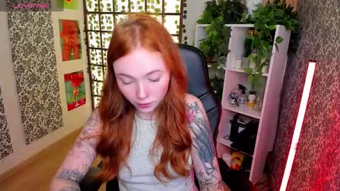 Snapshot of maya_light chatting on September 26, 2:09 am Maya online show from September 26, 2:09 am