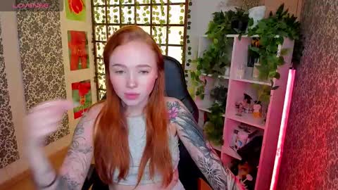 Snapshot of maya_light chatting on October 8, 1:54 am Maya online show from October 8, 1:54 am