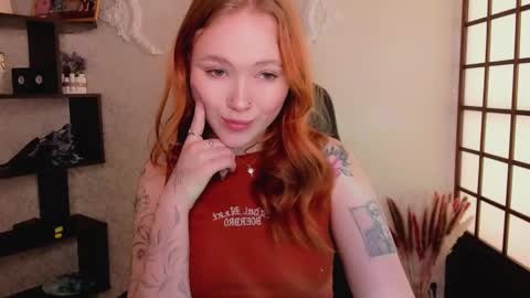 Snapshot of maya_light chatting on February 6, 12:43 am Maya online show from February 6, 12:43 am