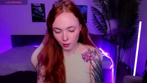 Snapshot of maya_light chatting on October 1, 2:16 am Maya online show from October 1, 2:16 am
