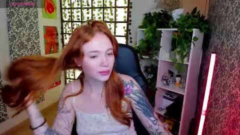 Snapshot of maya_light chatting on September 24, 2:10 am Maya online show from September 24, 2:10 am
